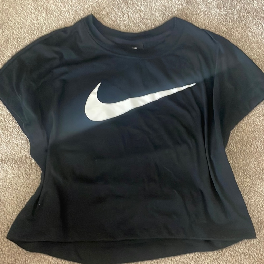 Black Nike tee shirt